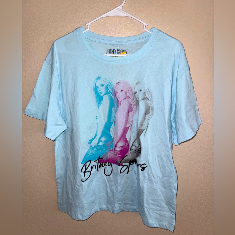 Britney‎ Spears NWT Baby Blue Graphic T-Shirt Women’s size Medium